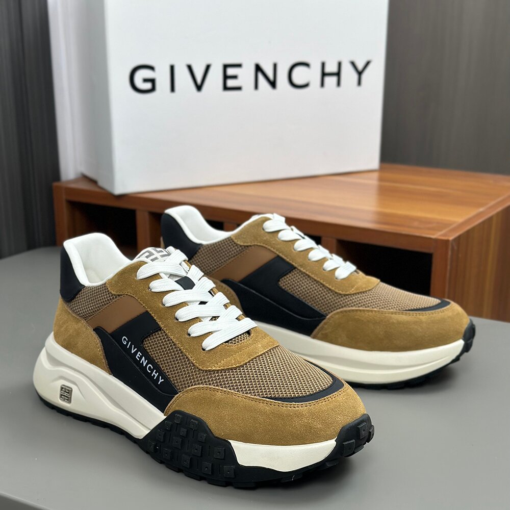 Givenchy Casual Runner Sneaker GV-010